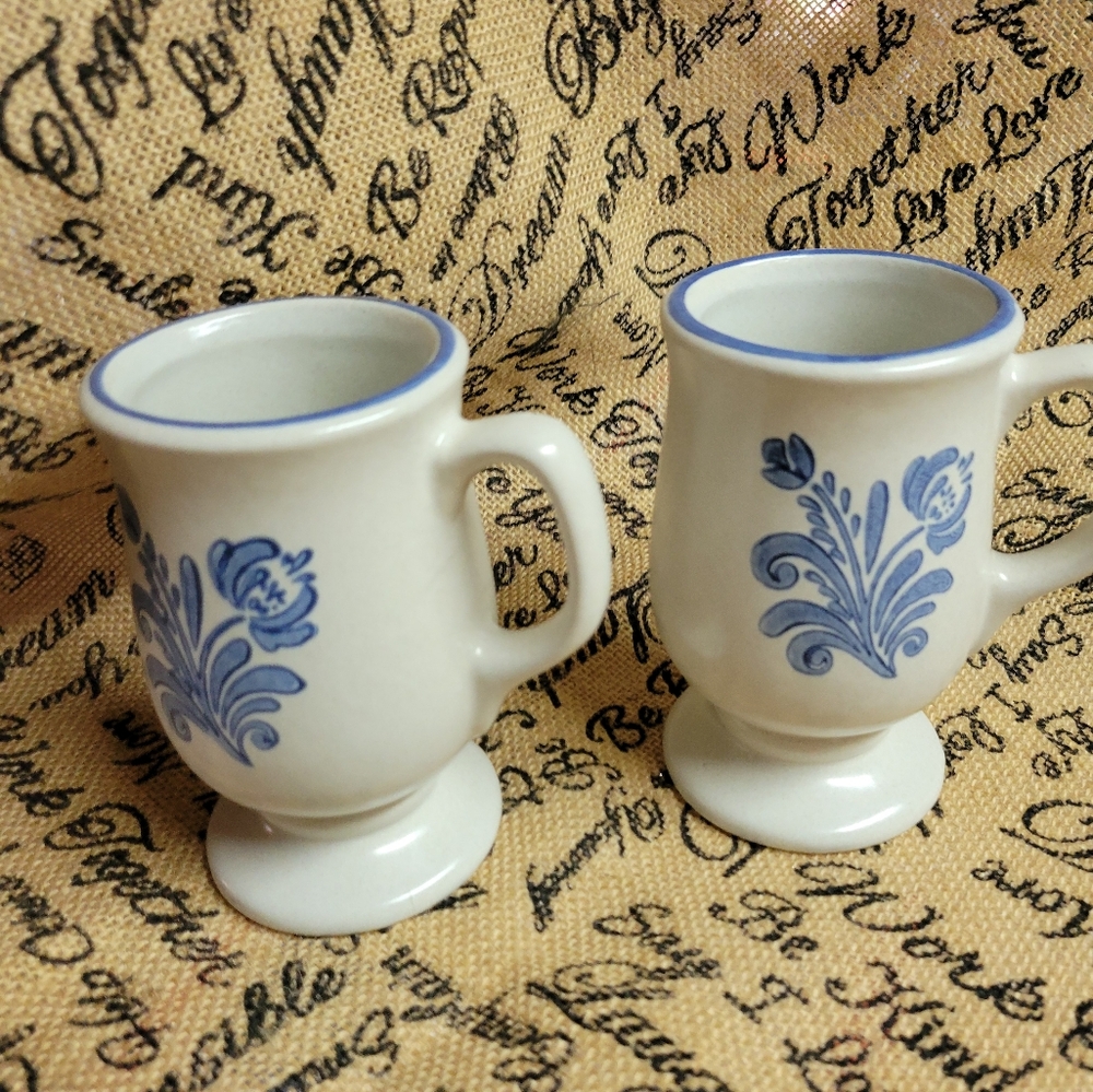 Vintage collectable Pfaltzgraff footed coffee mug Yorktown pattern